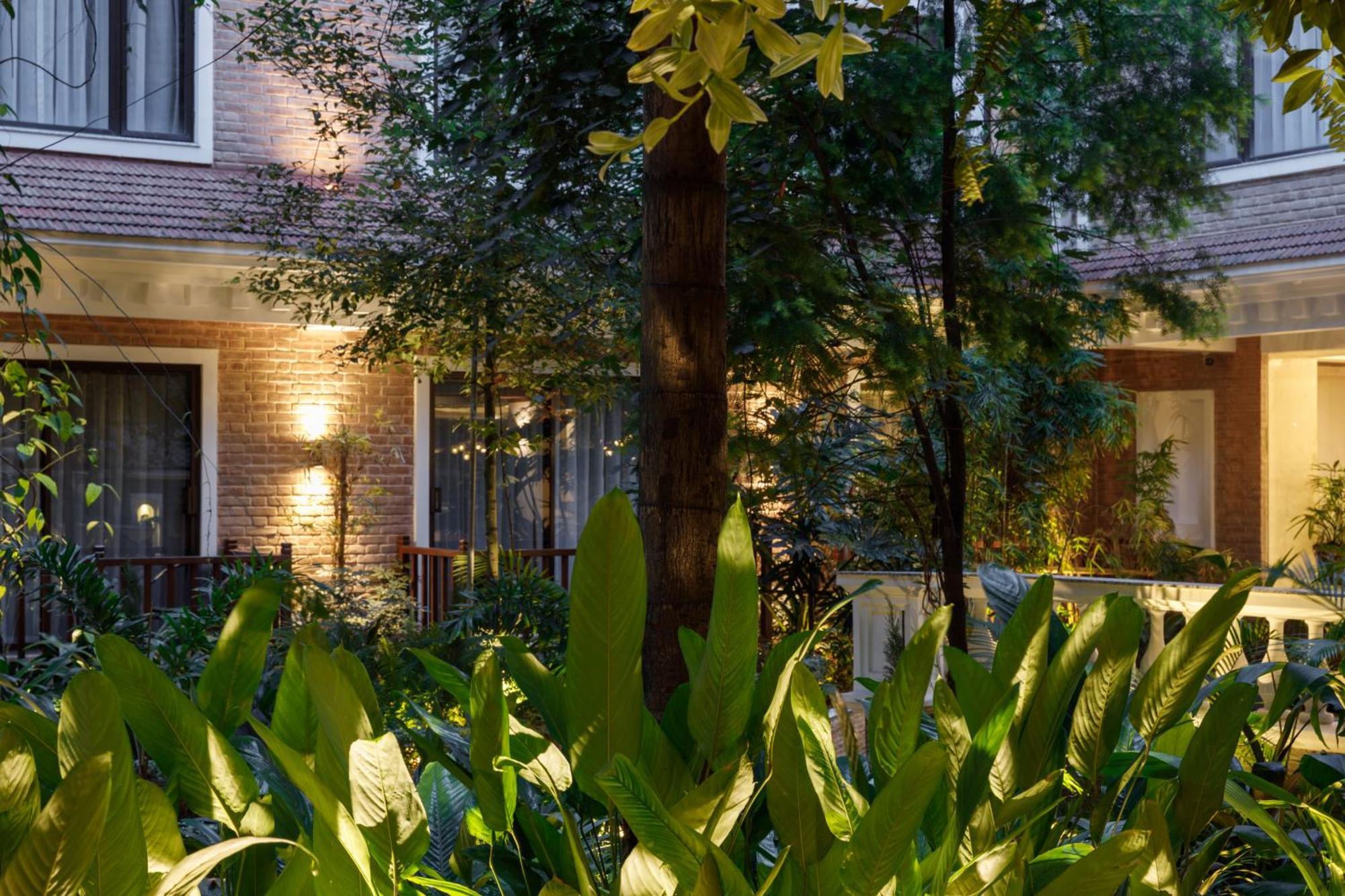 Hotel Thrive, A Tropical Courtyard Katmandu Eksteriør bilde