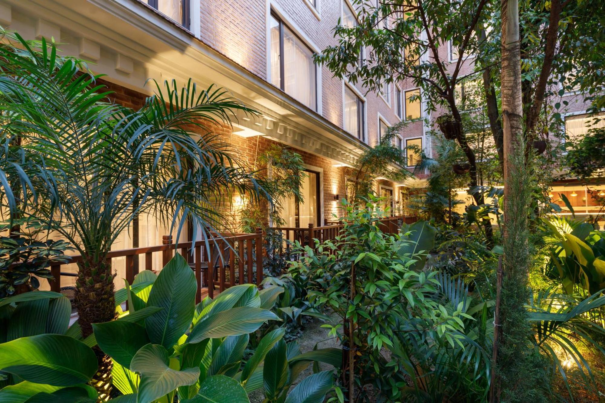 Hotel Thrive, A Tropical Courtyard Katmandu Eksteriør bilde
